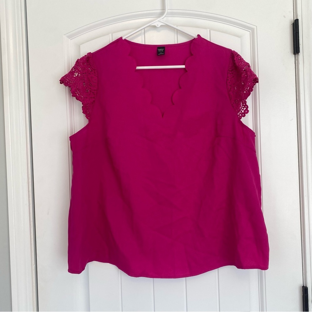Emery Rose Women's Dark Pink Cap Sleeve Scallop V Neck Top Size 1XL
